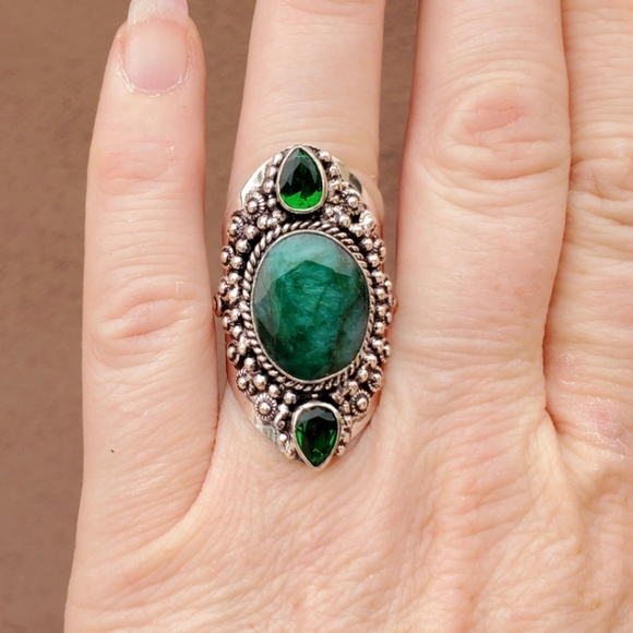 New Emerald and Peridot 925 Silver Statement Ring. - Picture 8 of 16